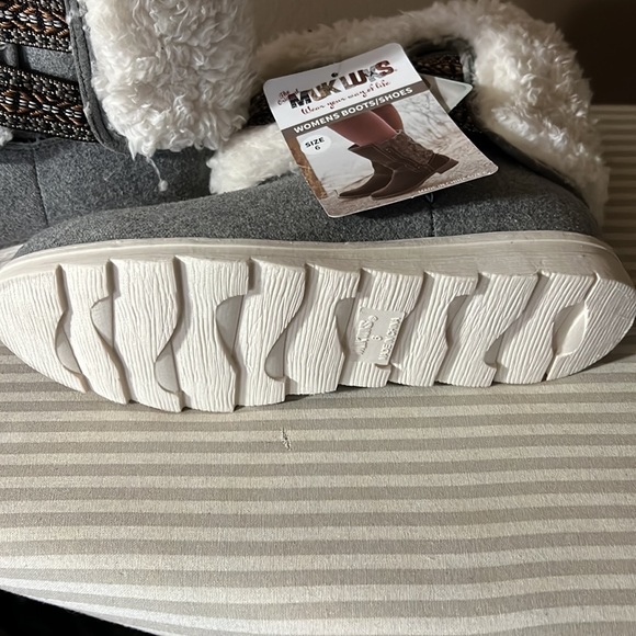 New Muk Luks. Size 6 with tags - Picture 3 of 4